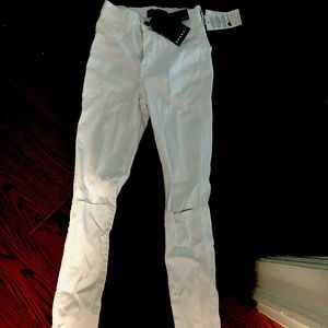 FASHION NOVA white Canopy Jeans in a size 0.